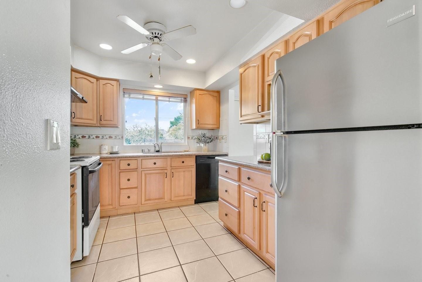 Detail Gallery Image 6 of 20 For 674 W Parr Ave, Campbell,  CA 95008 - 3 Beds | 2/1 Baths