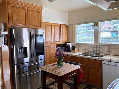 Detail Gallery Image 18 of 24 For 200 1st St, Pacific Grove,  CA 93950 - 4 Beds | 3/1 Baths