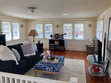 Detail Gallery Image 21 of 24 For 200 1st St, Pacific Grove,  CA 93950 - 4 Beds | 3/1 Baths