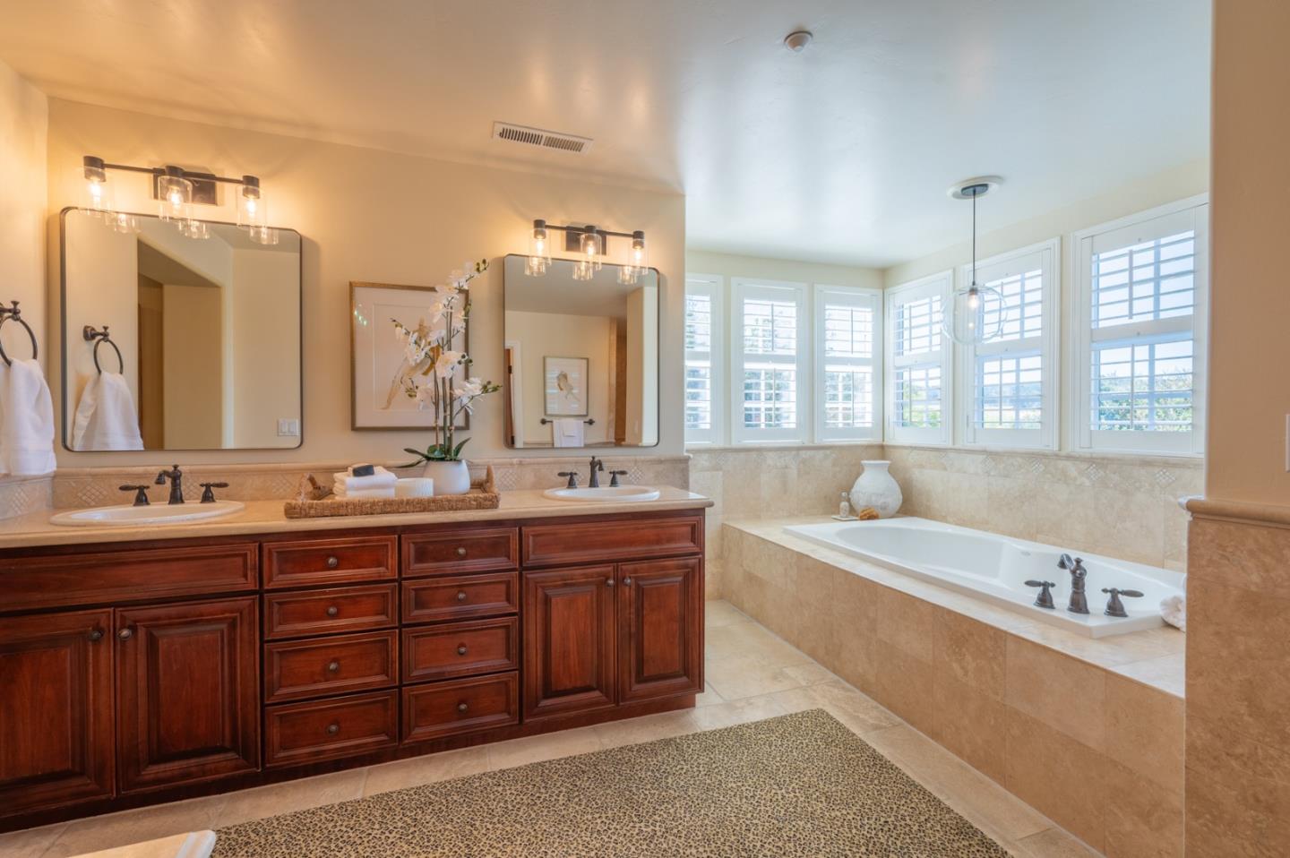 Detail Gallery Image 21 of 33 For 127 Las Brisas Dr, Monterey,  CA 93940 - 3 Beds | 3/1 Baths