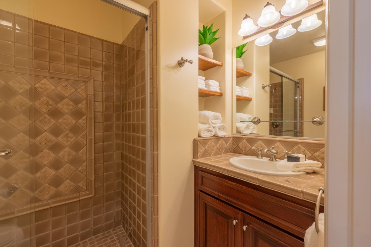 Detail Gallery Image 27 of 33 For 127 Las Brisas Dr, Monterey,  CA 93940 - 3 Beds | 3/1 Baths