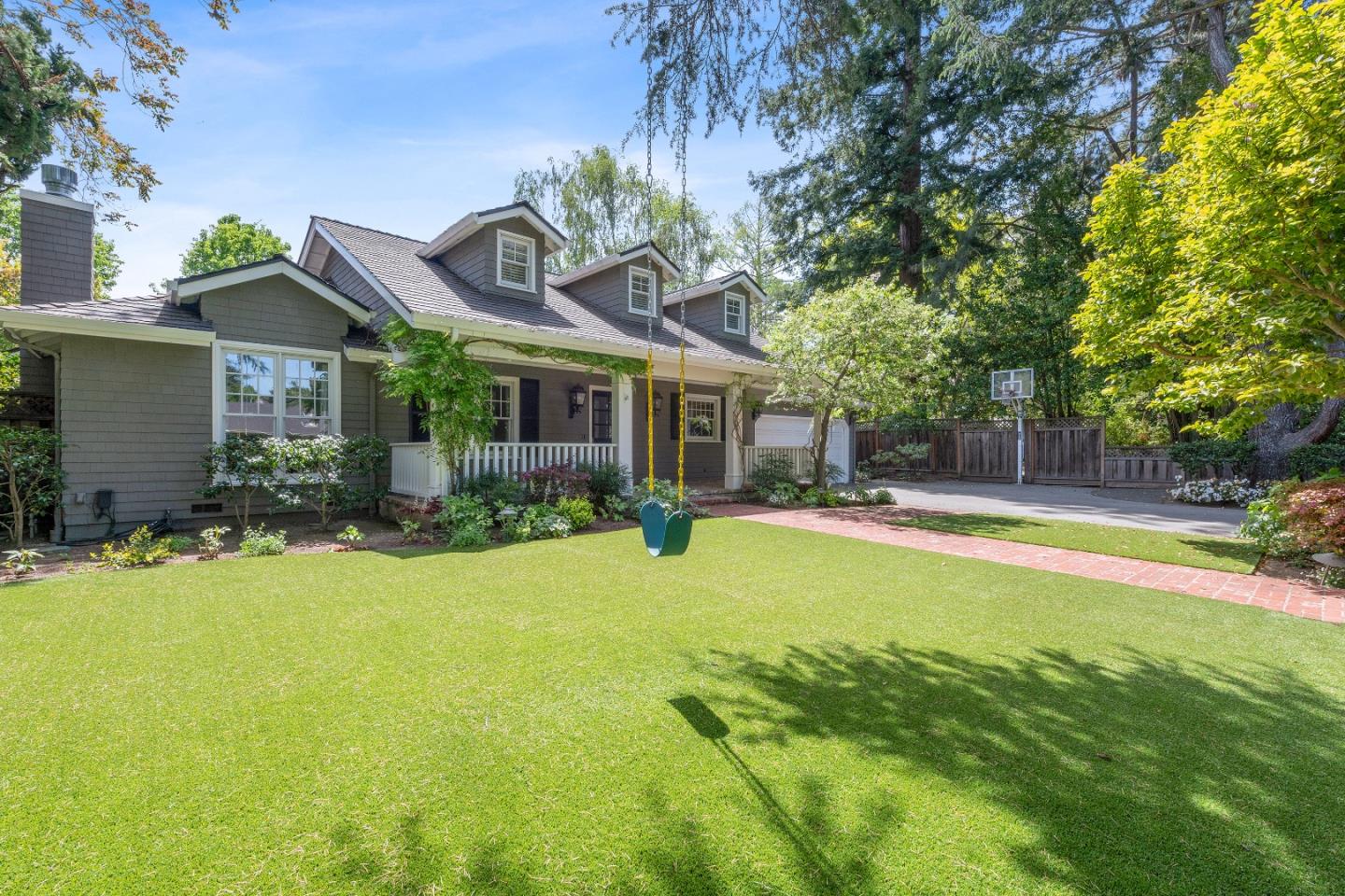 Detail Gallery Image 3 of 34 For 1115 Bay Laurel Dr, Menlo Park,  CA 94025 - 4 Beds | 3/1 Baths