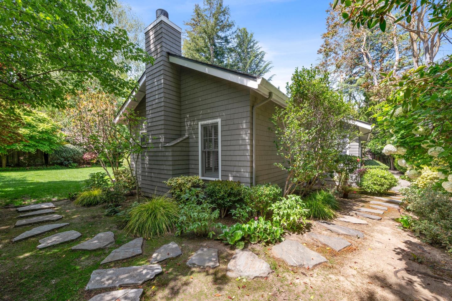 Detail Gallery Image 34 of 34 For 1115 Bay Laurel Dr, Menlo Park,  CA 94025 - 4 Beds | 3/1 Baths