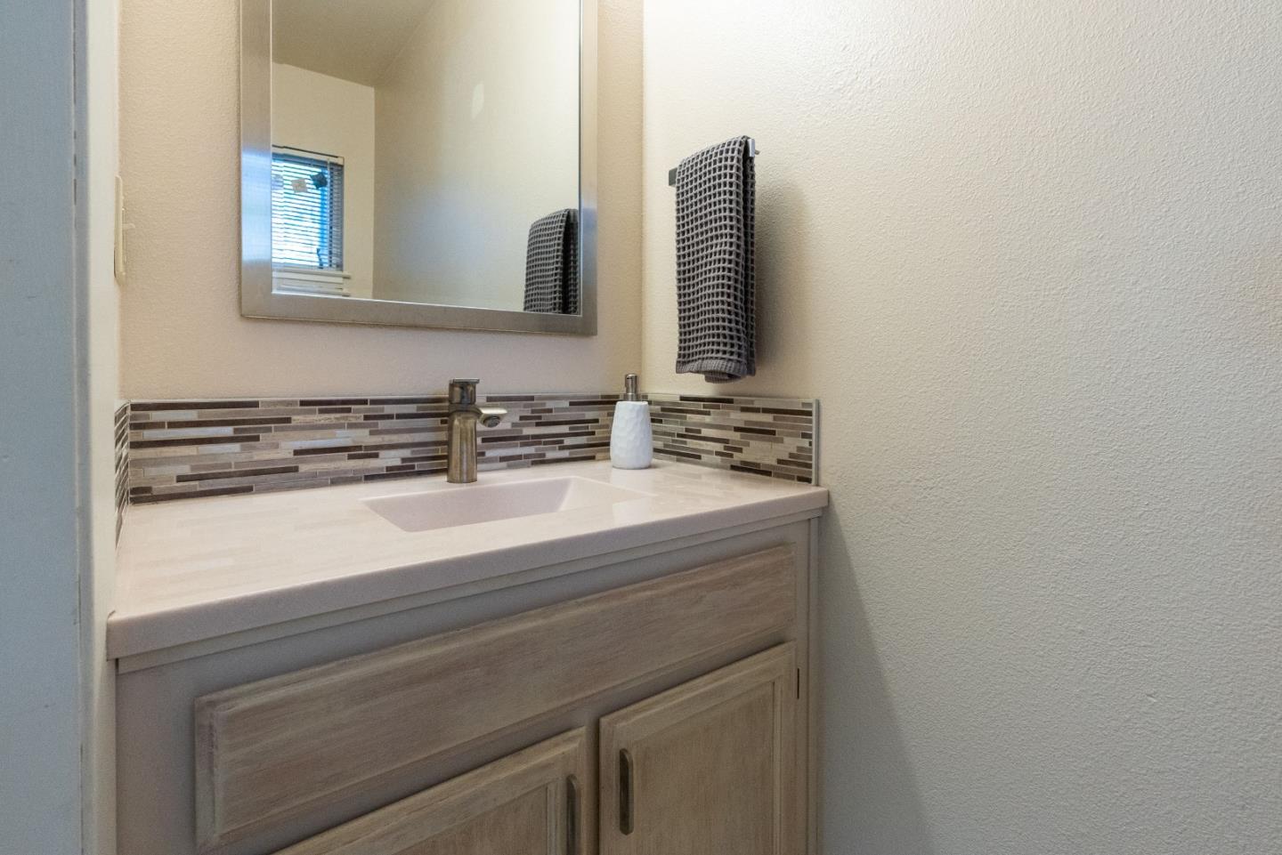 Detail Gallery Image 5 of 21 For 7242 Lotus Way, Aptos,  CA 95003 - 2 Beds | 2/1 Baths