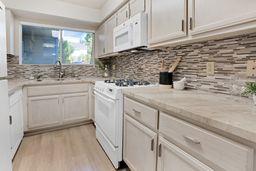 Detail Gallery Image 6 of 21 For 7242 Lotus Way, Aptos,  CA 95003 - 2 Beds | 2/1 Baths