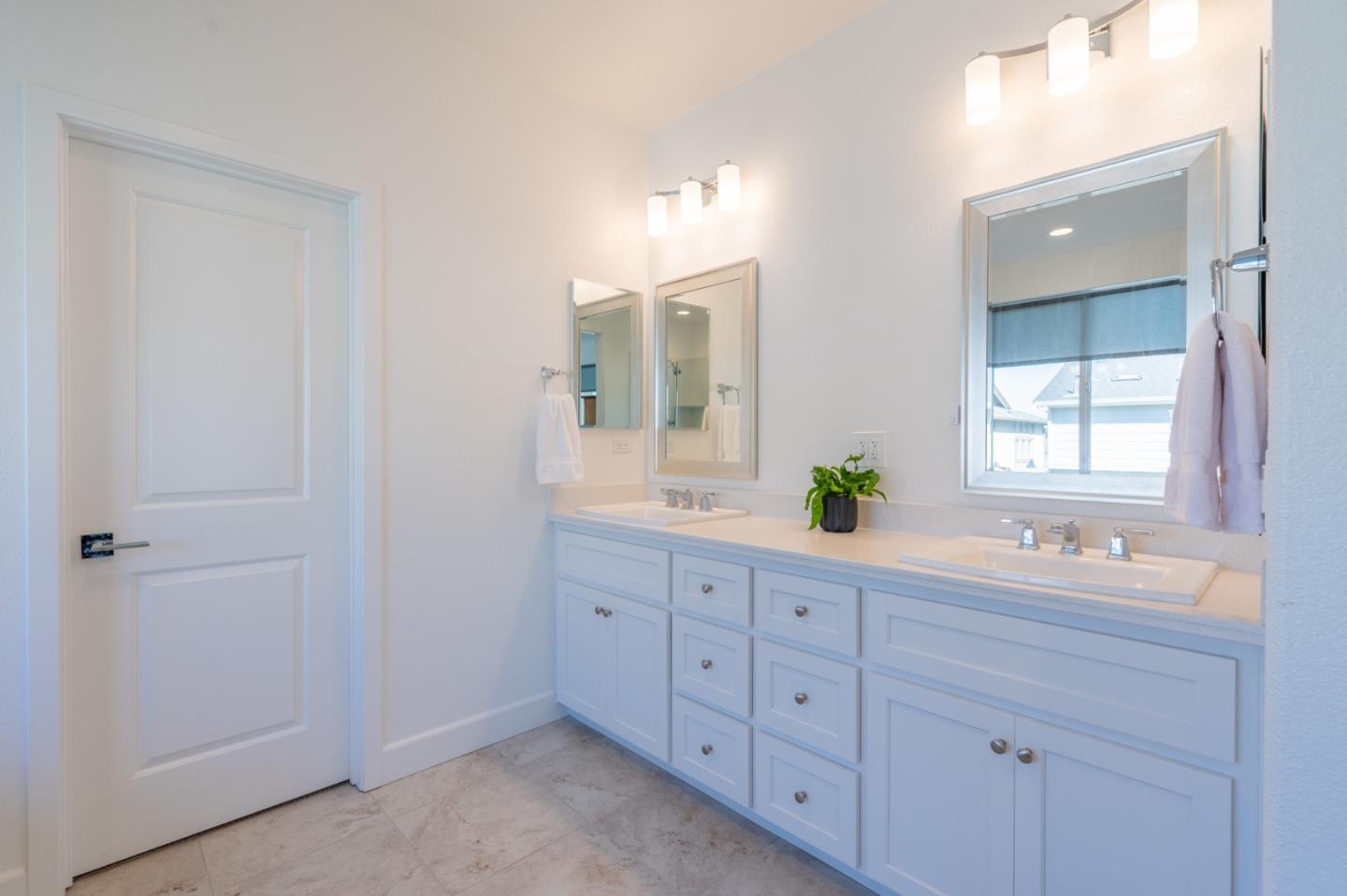 Detail Gallery Image 12 of 22 For 2605 Sandy Clay Ln, Marina,  CA 93933 - 3 Beds | 2/1 Baths