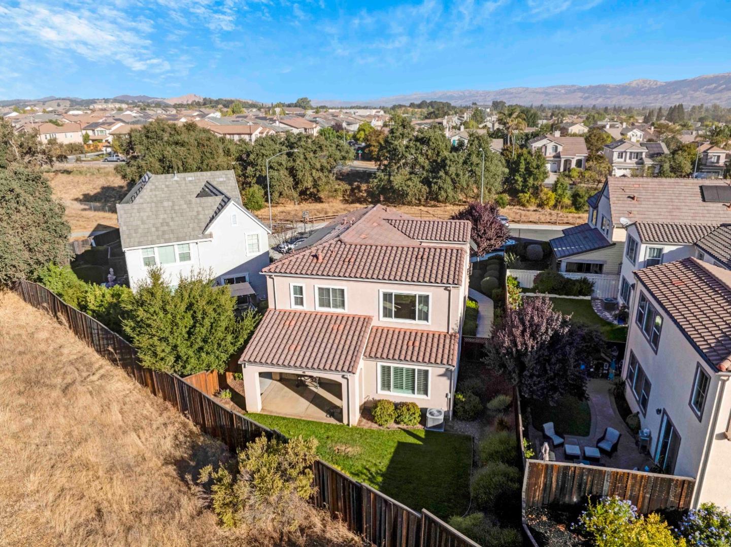 Detail Gallery Image 6 of 39 For 930 Babbs Creek Dr, Gilroy,  CA 95020 - 4 Beds | 3 Baths