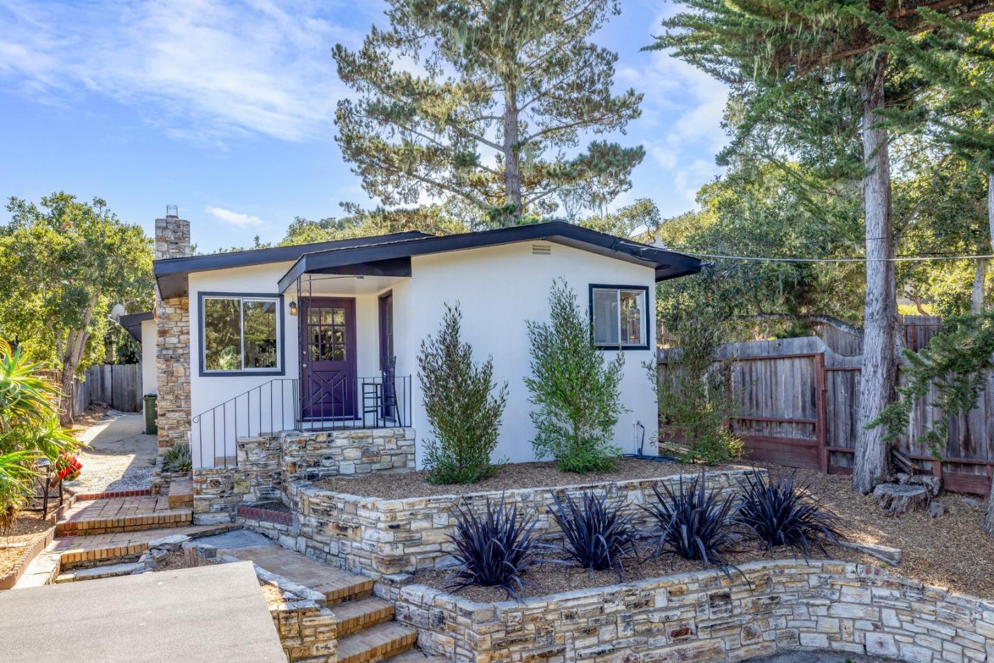 Detail Gallery Image 1 of 26 For 1057 Hellam St, Monterey,  CA 93940 - 3 Beds | 2 Baths