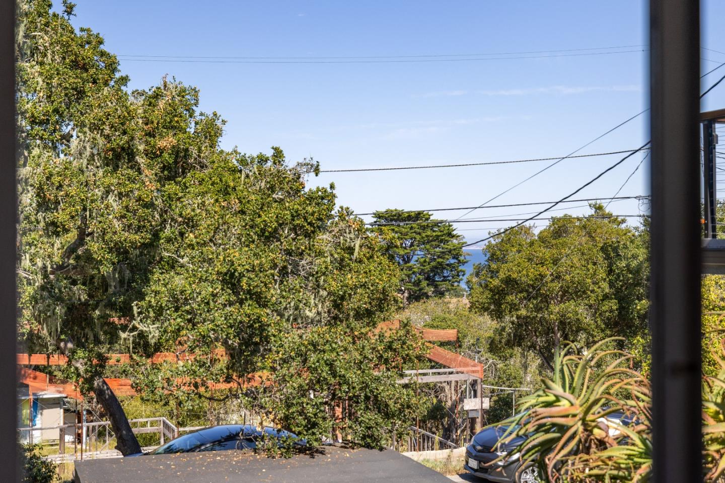 Detail Gallery Image 5 of 26 For 1057 Hellam St, Monterey,  CA 93940 - 3 Beds | 2 Baths