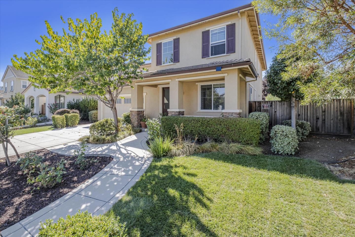 Detail Gallery Image 3 of 47 For 9521 Rodeo Dr, Gilroy,  CA 95020 - 5 Beds | 3/1 Baths