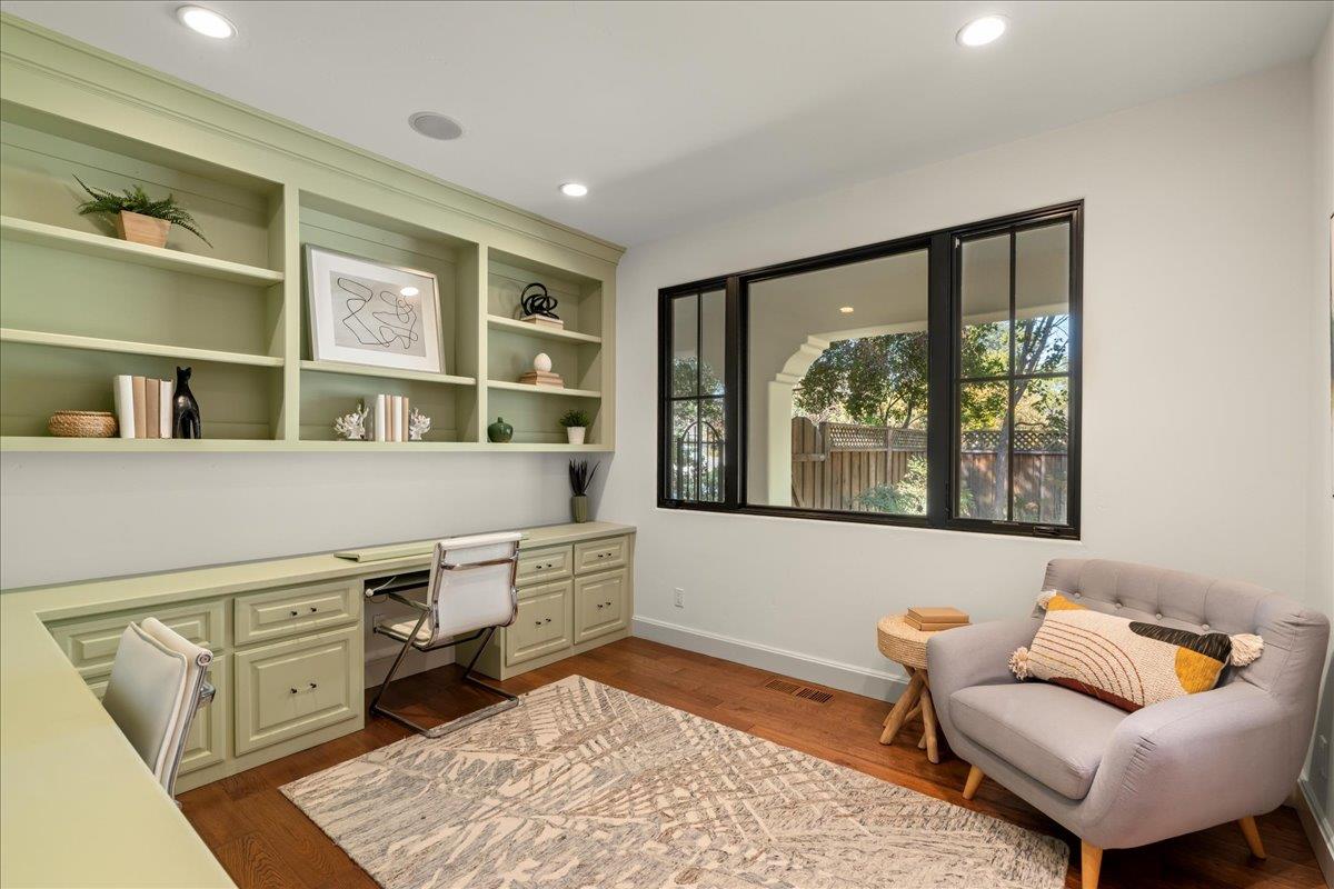 Detail Gallery Image 21 of 43 For 951 Echo Dr, Los Altos,  CA 94024 - 5 Beds | 4/1 Baths