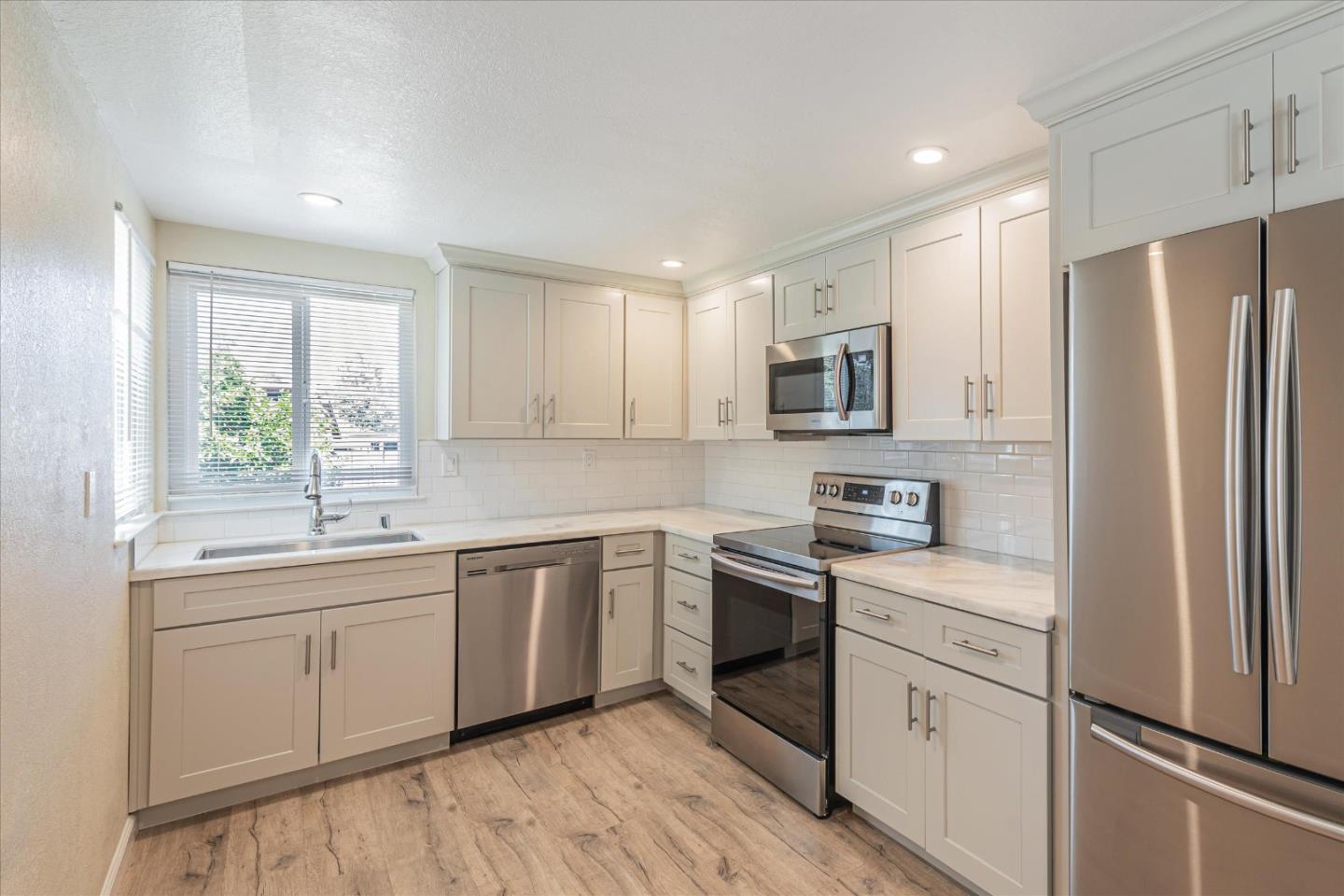 Detail Gallery Image 1 of 1 For 135 Brenton Ct, Mountain View,  CA 94043 - 6 Beds | 4/1 Baths