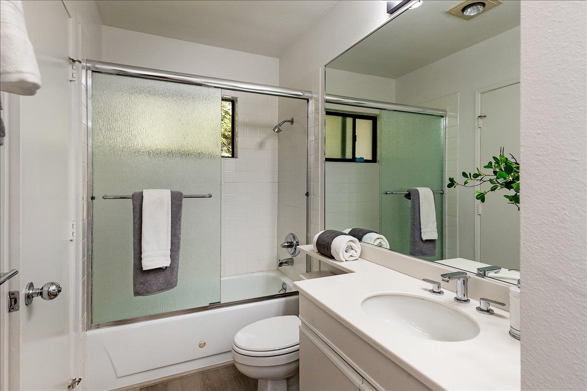 Detail Gallery Image 10 of 26 For 4250 El Camino Real #D234,  Palo Alto,  CA 94306 - 1 Beds | 1 Baths