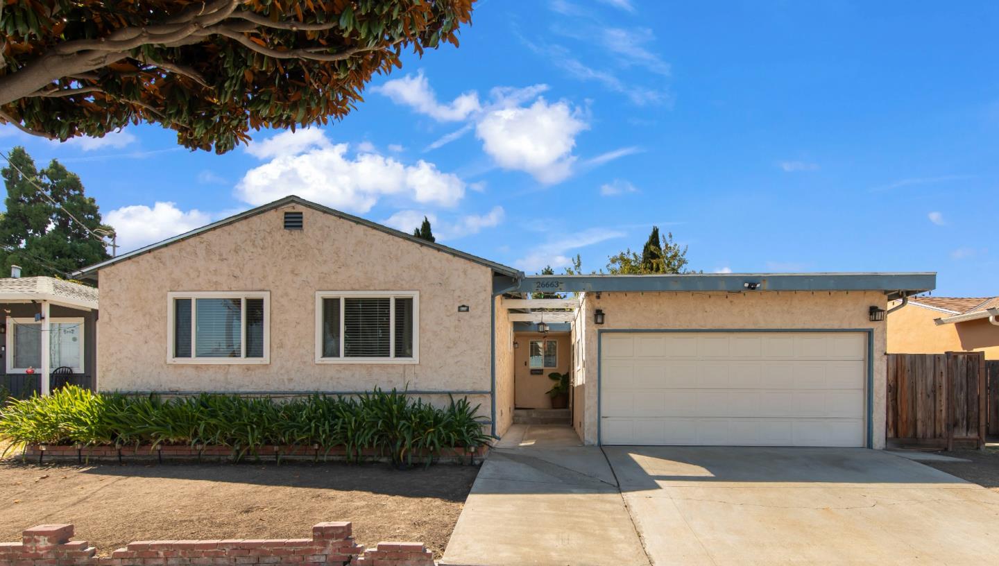 Detail Gallery Image 1 of 15 For 26663 Eldridge Ave, Hayward,  CA 94544 - 3 Beds | 2 Baths