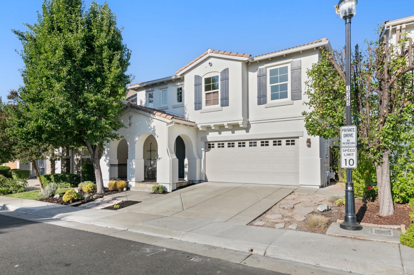 Detail Gallery Image 1 of 24 For 2557 Mclaren Ln, San Ramon,  CA 94582 - 3 Beds | 2/1 Baths