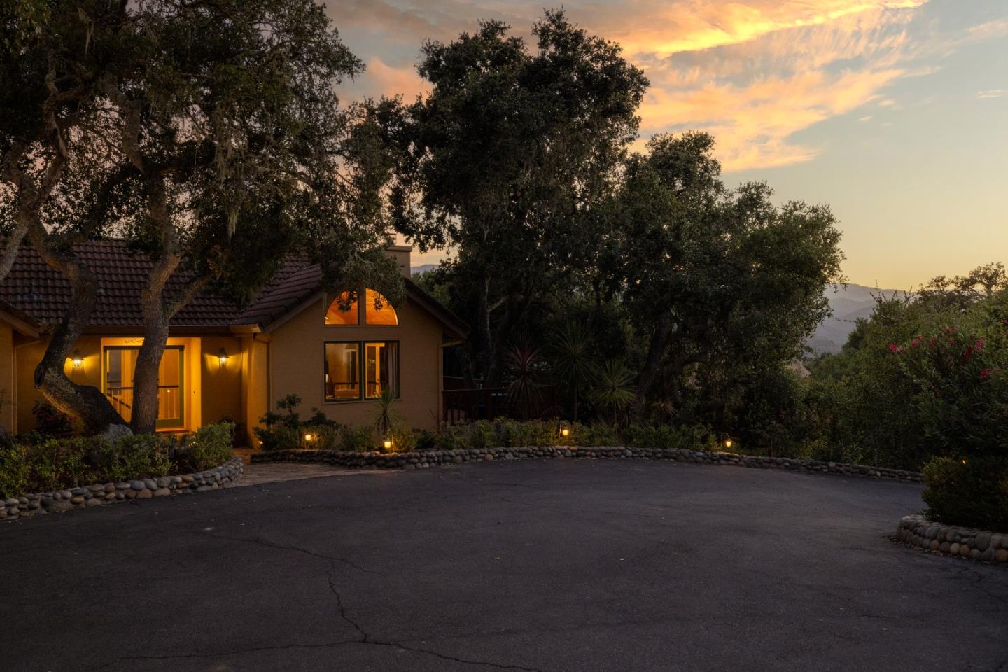 Detail Gallery Image 5 of 46 For 15513 via La Gitana, Carmel Valley,  CA 93924 - 4 Beds | 4/1 Baths