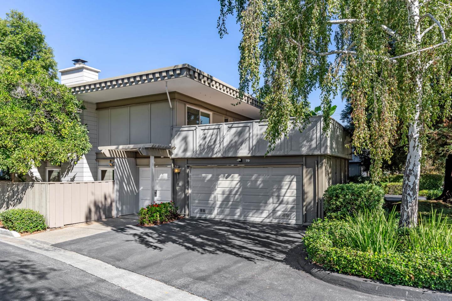 Detail Gallery Image 1 of 33 For 79 Los Altos Sq, Los Altos,  CA 94022 - 2 Beds | 2/1 Baths