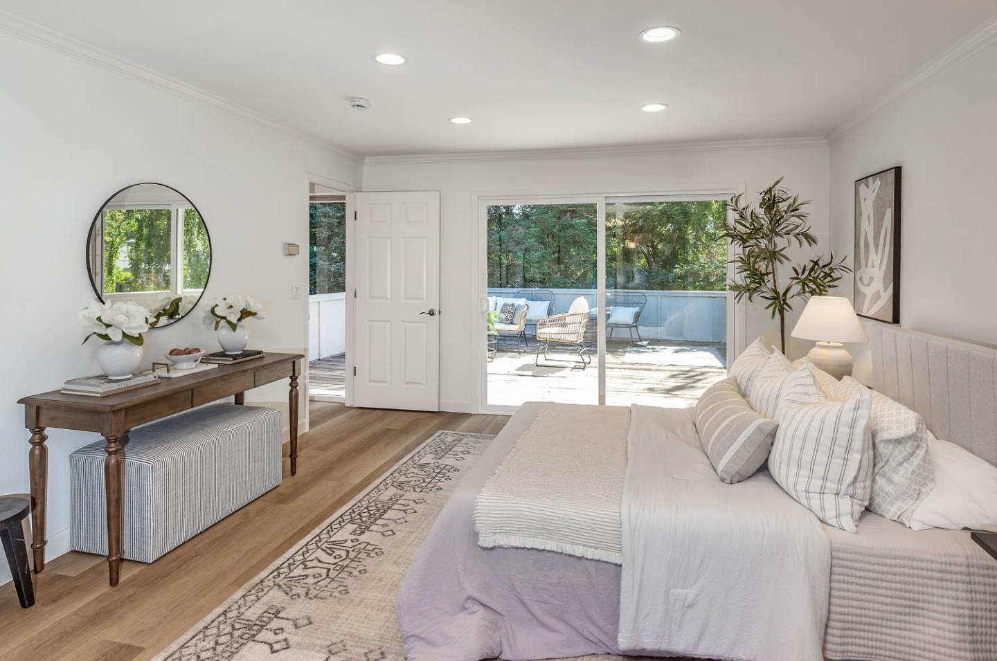 Detail Gallery Image 14 of 33 For 79 Los Altos Sq, Los Altos,  CA 94022 - 2 Beds | 2/1 Baths