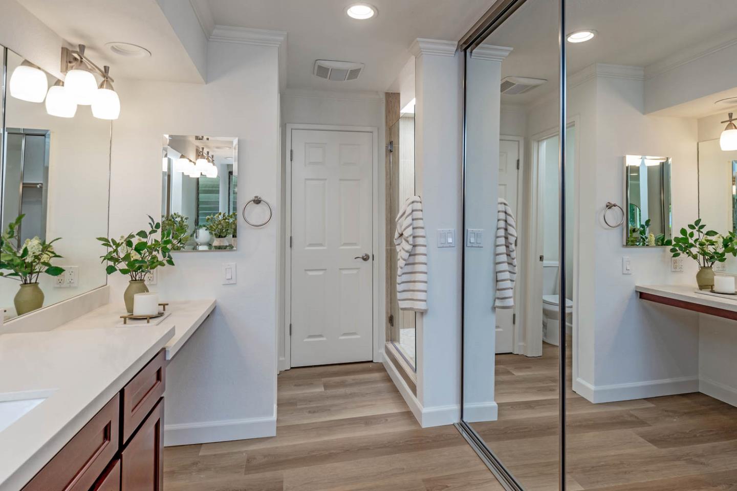 Detail Gallery Image 16 of 33 For 79 Los Altos Sq, Los Altos,  CA 94022 - 2 Beds | 2/1 Baths