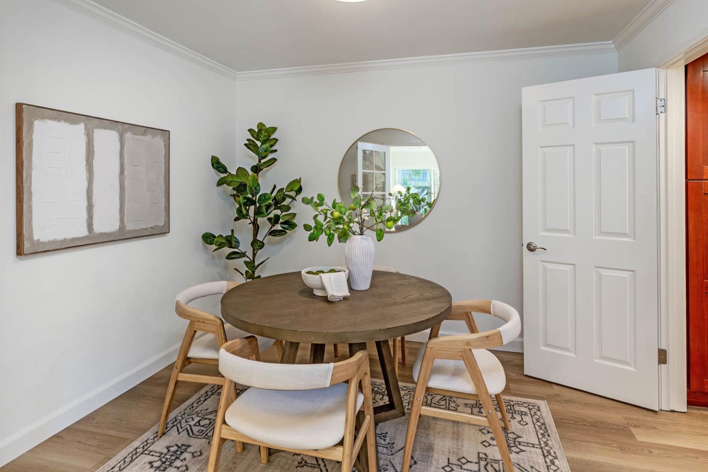 Detail Gallery Image 8 of 33 For 79 Los Altos Sq, Los Altos,  CA 94022 - 2 Beds | 2/1 Baths