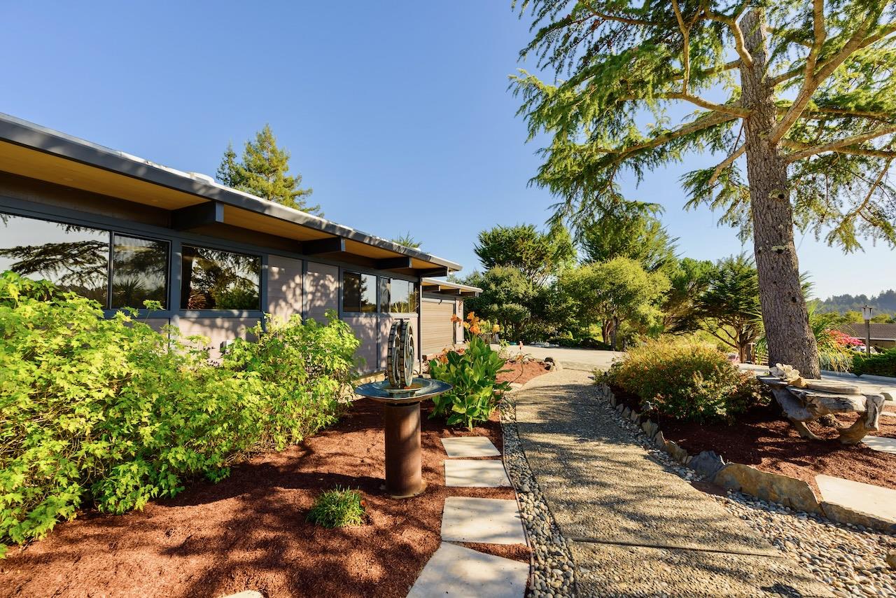 Detail Gallery Image 3 of 99 For 100 Pleasant Heights Dr, Aptos,  CA 95003 - 4 Beds | 4 Baths