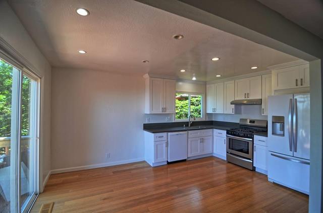 Detail Gallery Image 3 of 18 For 252 Swett Rd, Woodside,  CA 94062 - 3 Beds | 2 Baths