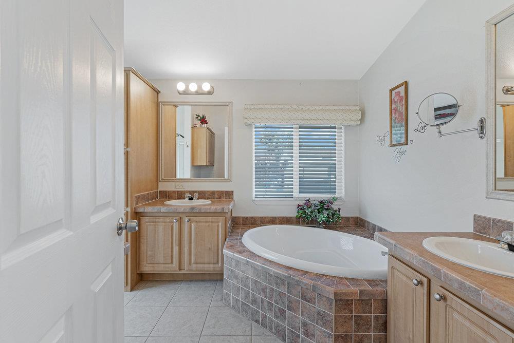 Detail Gallery Image 9 of 11 For 500 W 10th St #164,  Gilroy,  CA 95020 - 3 Beds | 2 Baths