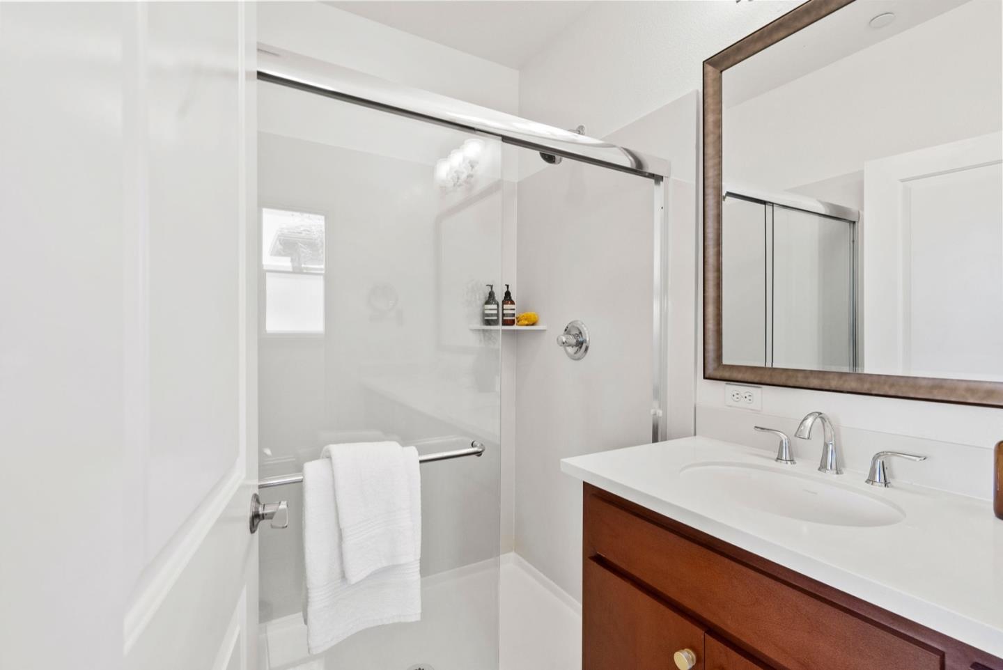 Detail Gallery Image 15 of 27 For 572 De Guigne Dr, Sunnyvale,  CA 94085 - 2 Beds | 2 Baths