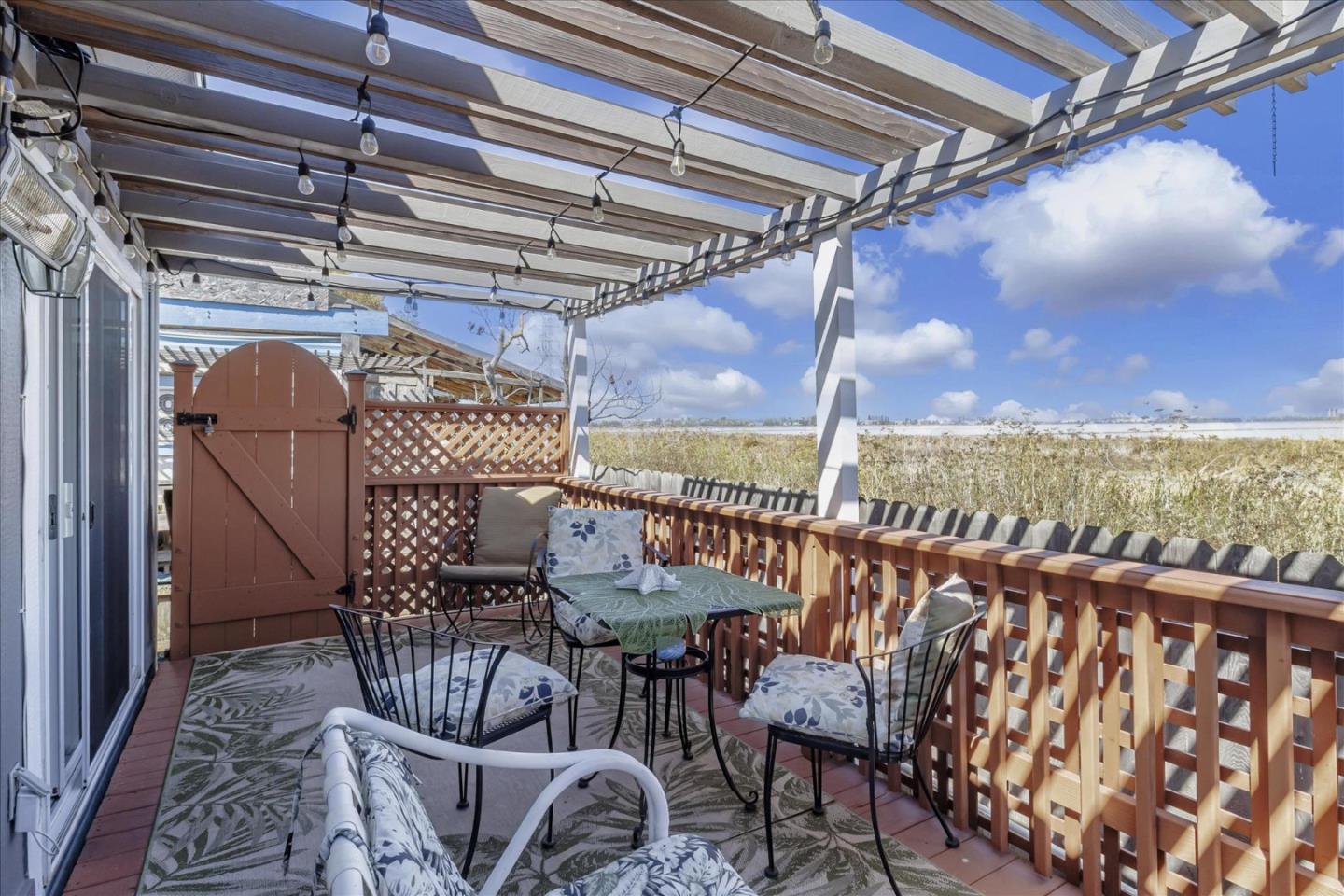 Detail Gallery Image 7 of 29 For 2053 East Bayshore Rd #29,  Redwood City,  CA 94063 - 3 Beds | 2 Baths