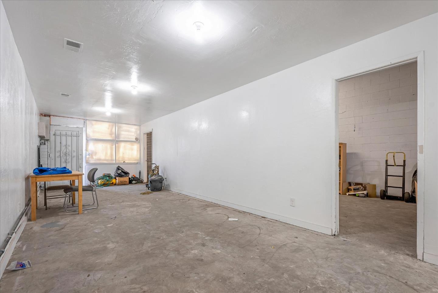 Detail Gallery Image 10 of 53 For 3038 Market St, Oakland,  CA 94608 - – Beds | – Baths