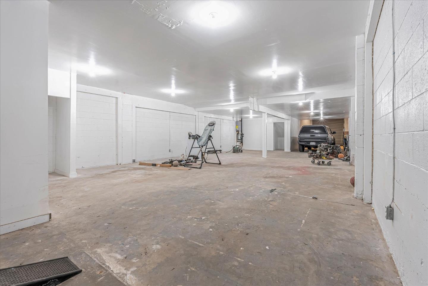 Detail Gallery Image 11 of 53 For 3038 Market St, Oakland,  CA 94608 - – Beds | – Baths