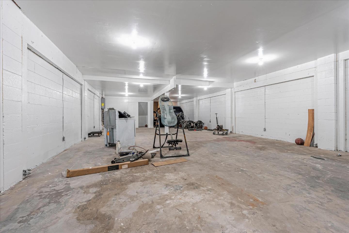 Detail Gallery Image 12 of 53 For 3038 Market St, Oakland,  CA 94608 - – Beds | – Baths