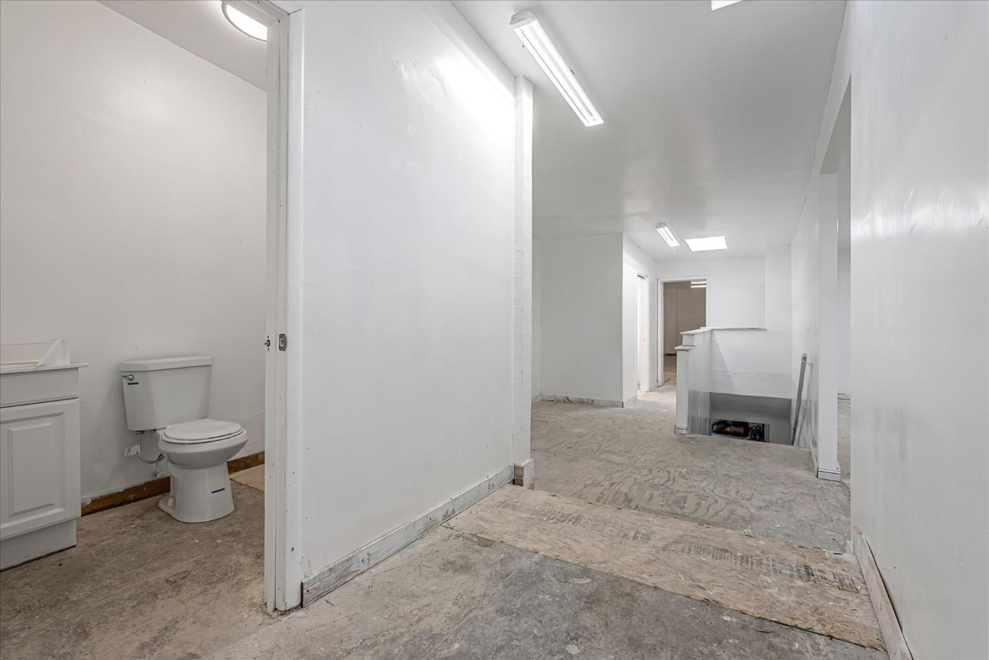 Detail Gallery Image 15 of 53 For 3038 Market St, Oakland,  CA 94608 - – Beds | – Baths