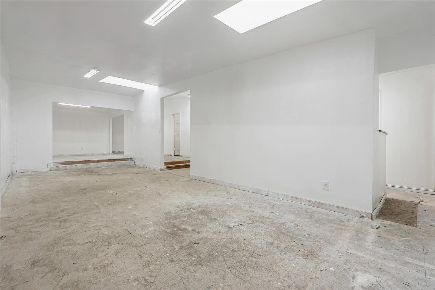 Detail Gallery Image 16 of 53 For 3038 Market St, Oakland,  CA 94608 - – Beds | – Baths