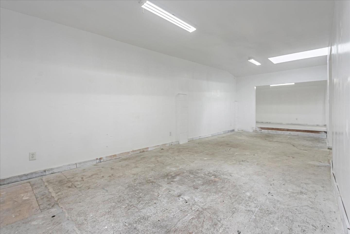 Detail Gallery Image 17 of 53 For 3038 Market St, Oakland,  CA 94608 - – Beds | – Baths