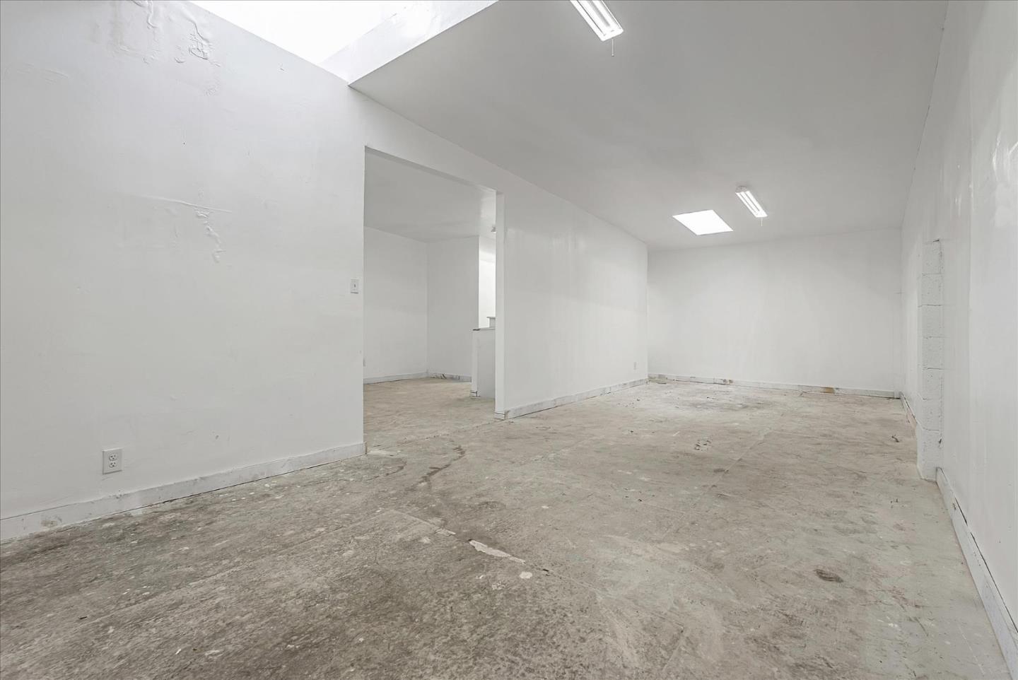 Detail Gallery Image 18 of 53 For 3038 Market St, Oakland,  CA 94608 - – Beds | – Baths