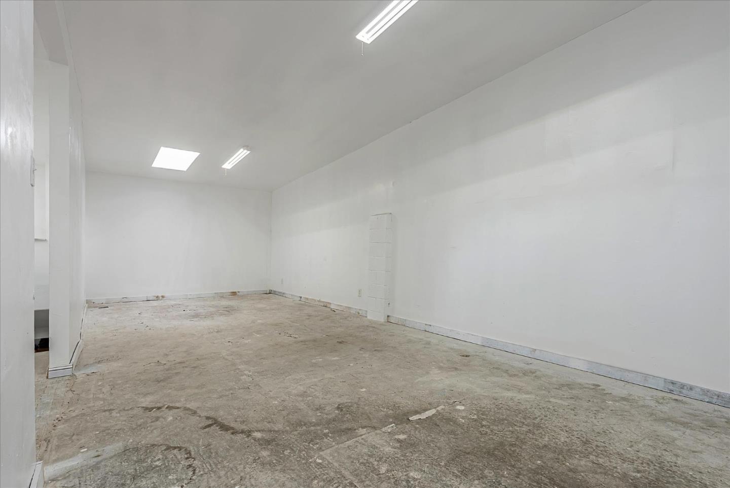 Detail Gallery Image 19 of 53 For 3038 Market St, Oakland,  CA 94608 - – Beds | – Baths