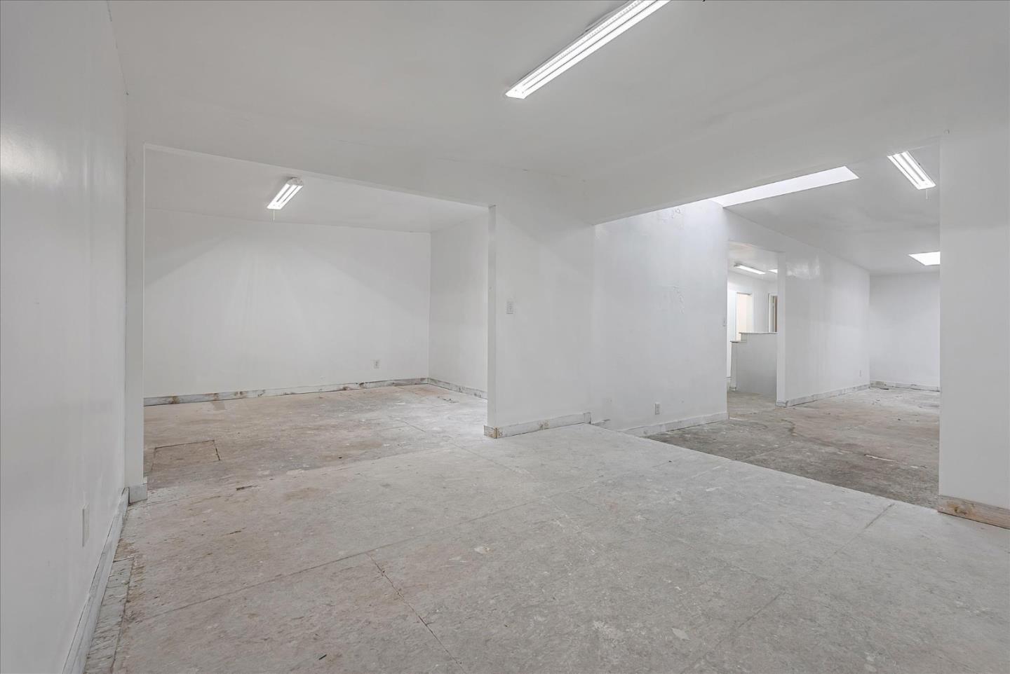 Detail Gallery Image 20 of 53 For 3038 Market St, Oakland,  CA 94608 - – Beds | – Baths