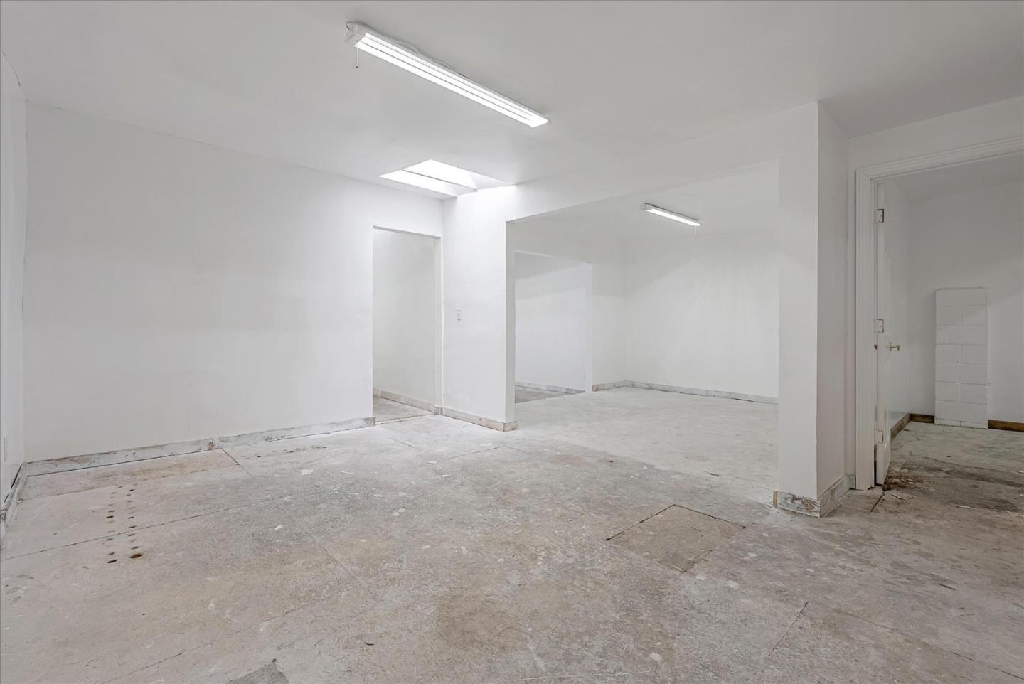 Detail Gallery Image 23 of 53 For 3038 Market St, Oakland,  CA 94608 - – Beds | – Baths
