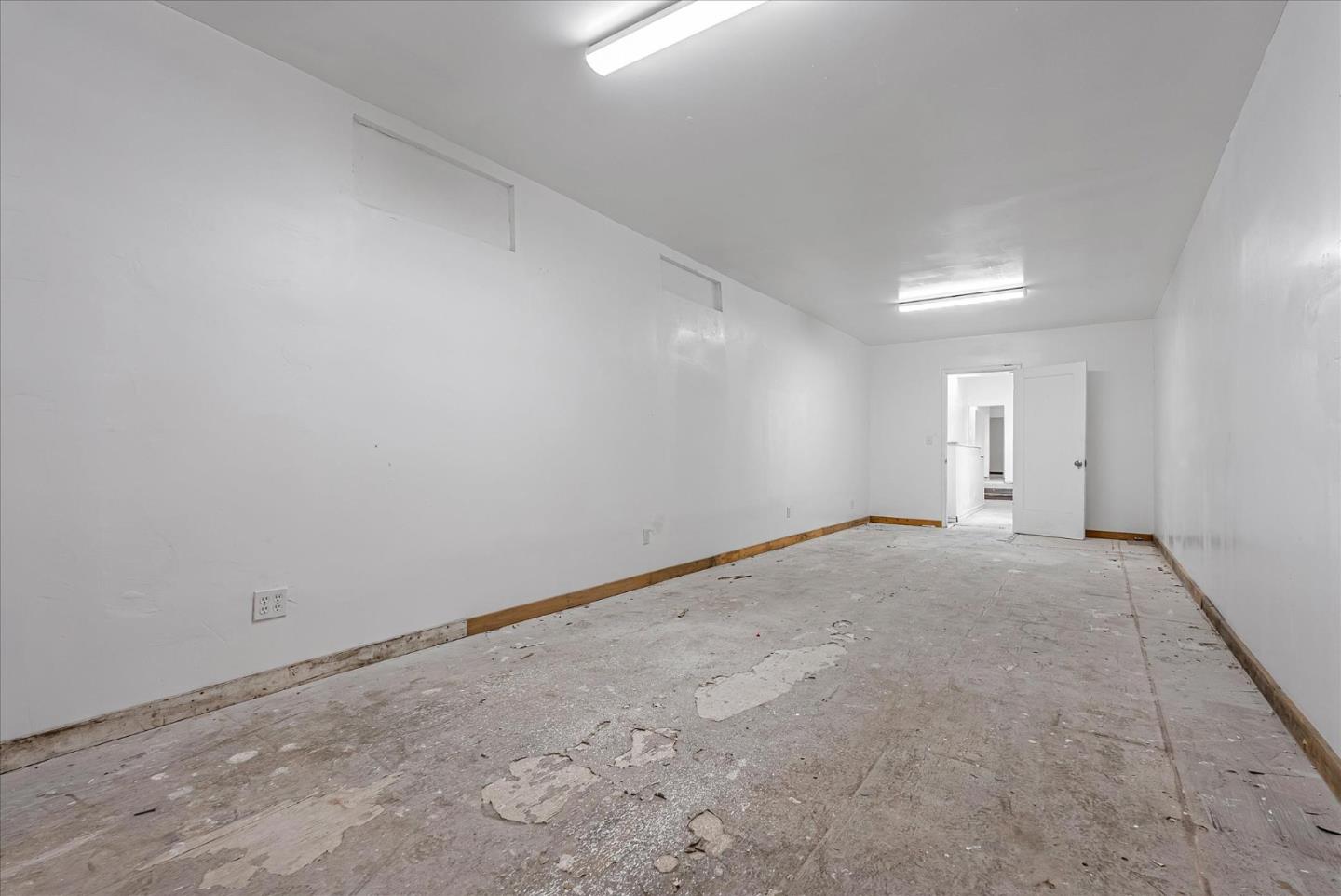 Detail Gallery Image 33 of 53 For 3038 Market St, Oakland,  CA 94608 - – Beds | – Baths