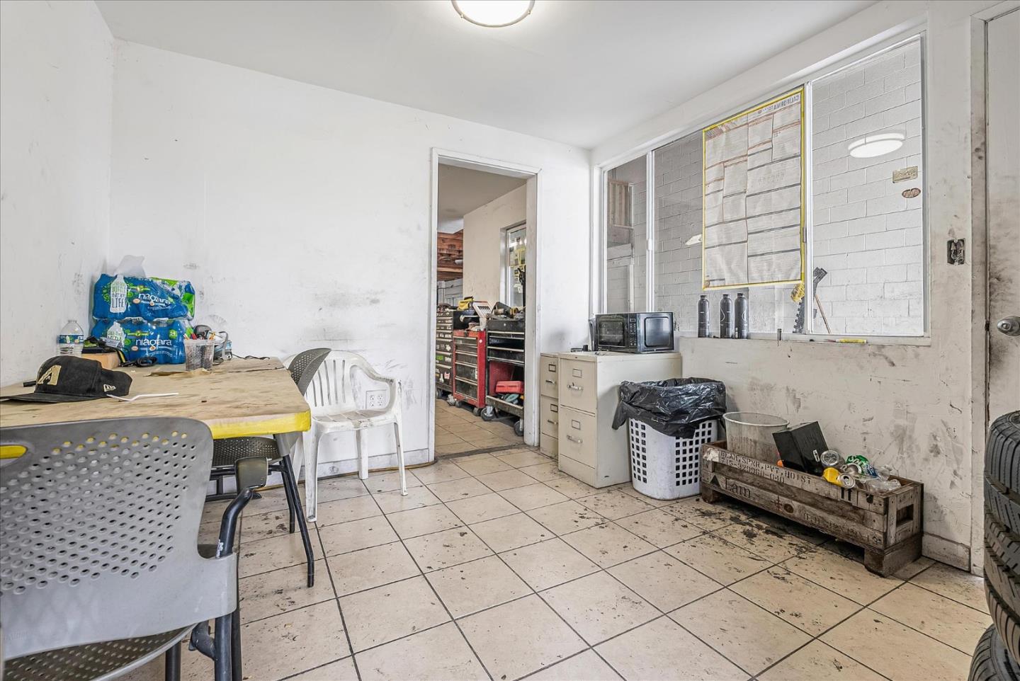 Detail Gallery Image 5 of 53 For 3038 Market St, Oakland,  CA 94608 - – Beds | – Baths