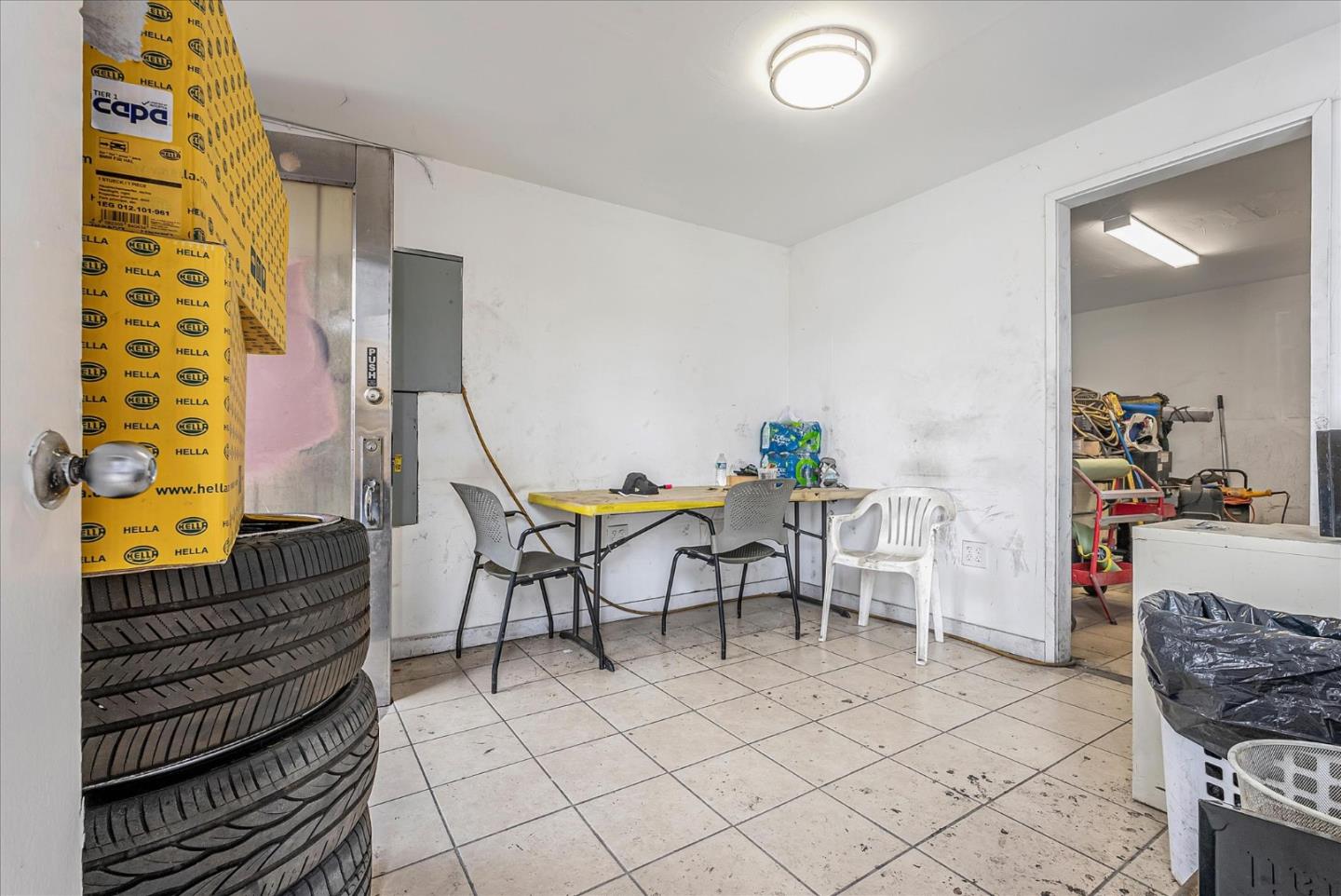 Detail Gallery Image 6 of 53 For 3038 Market St, Oakland,  CA 94608 - – Beds | – Baths