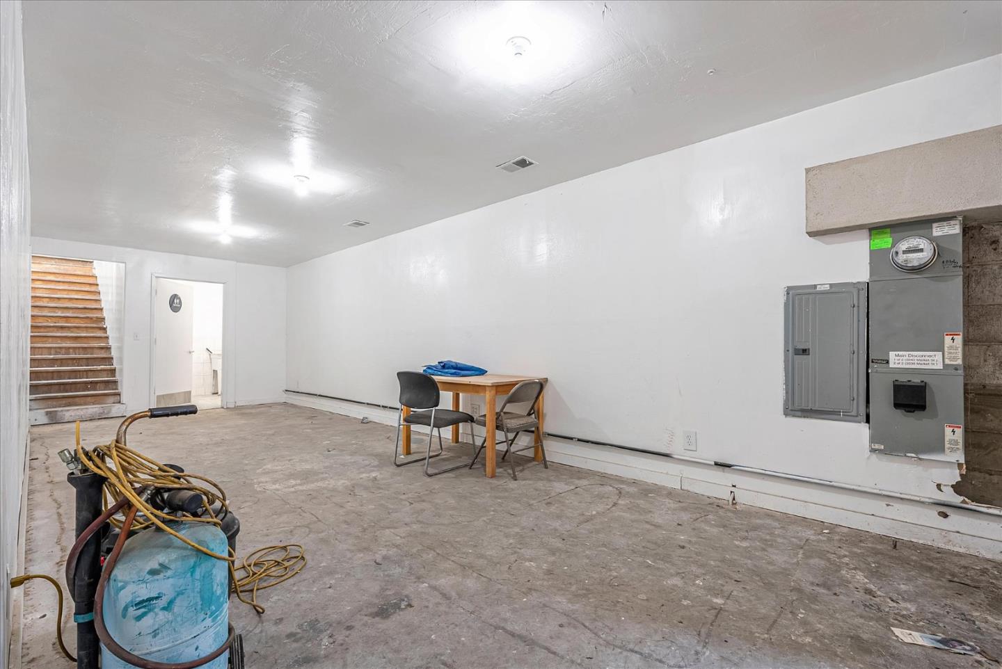 Detail Gallery Image 8 of 53 For 3038 Market St, Oakland,  CA 94608 - – Beds | – Baths