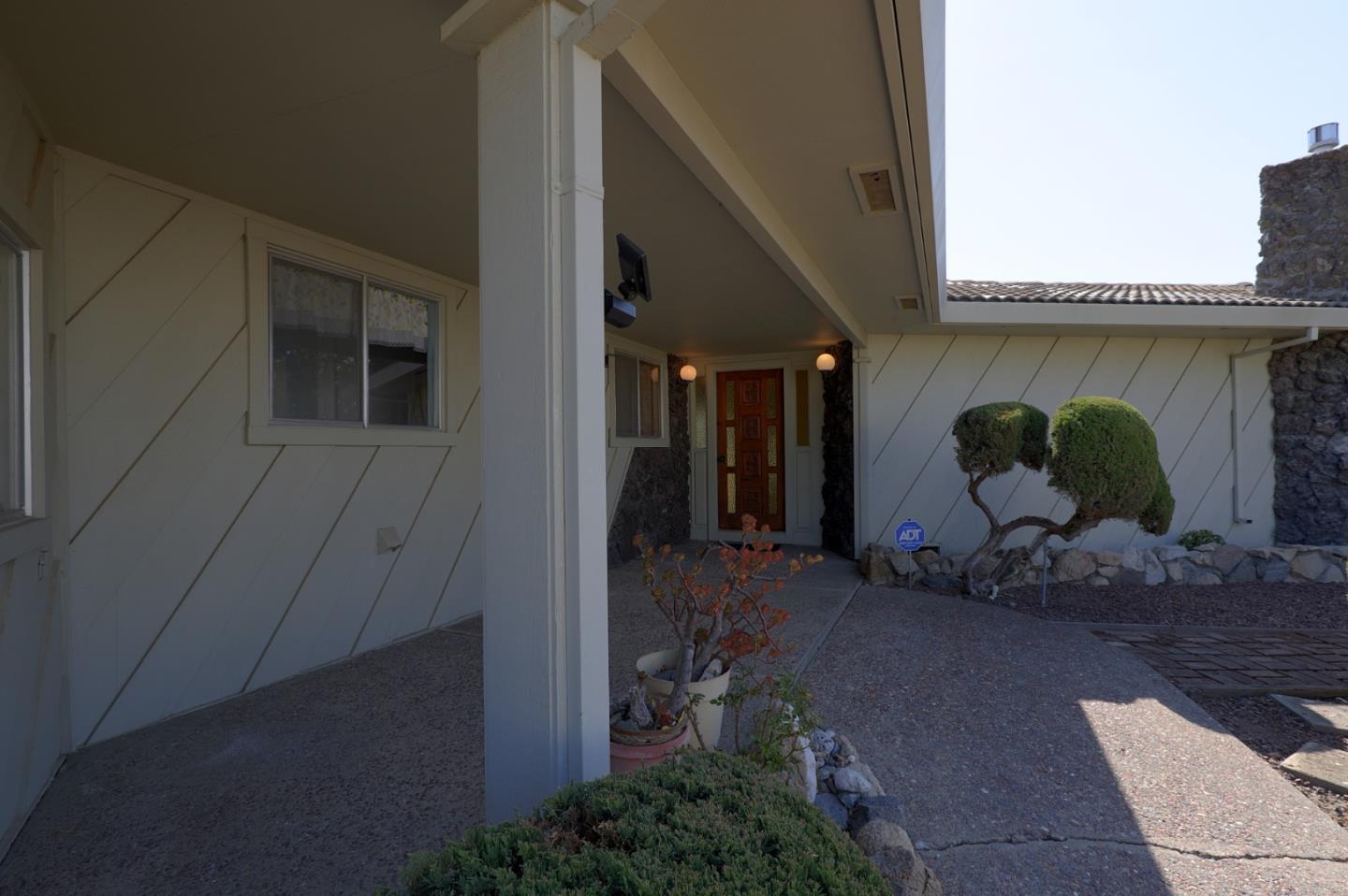 Detail Gallery Image 1 of 34 For 262 Donald Dr, Hollister,  CA 95023 - 2 Beds | 2 Baths