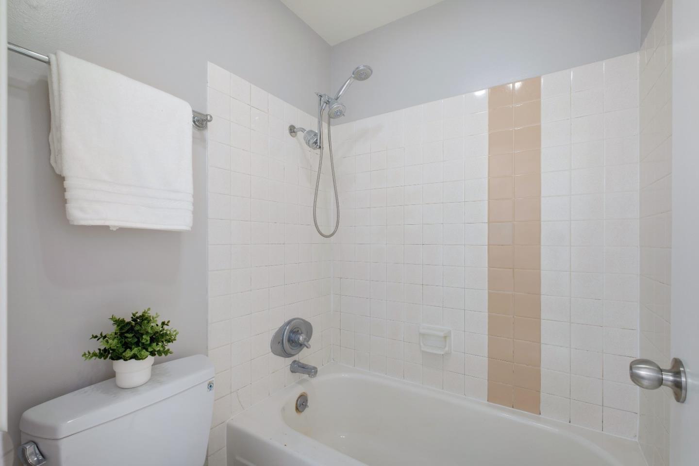 Detail Gallery Image 32 of 37 For 50 E Middlefield Rd #40,  Mountain View,  CA 94043 - 1 Beds | 1 Baths