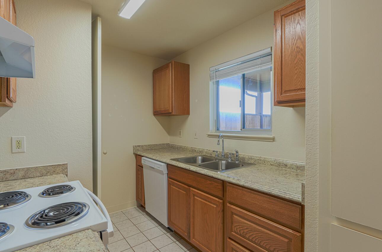 Detail Gallery Image 12 of 29 For 1867 Cherokee Dr #1,  Salinas,  CA 93906 - 1 Beds | 1 Baths