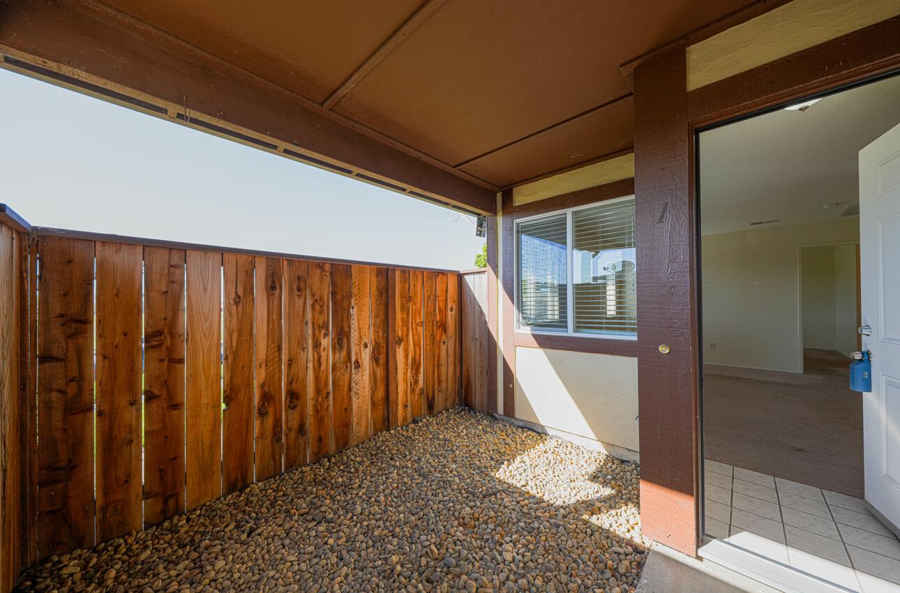 Detail Gallery Image 4 of 29 For 1867 Cherokee Dr #1,  Salinas,  CA 93906 - 1 Beds | 1 Baths