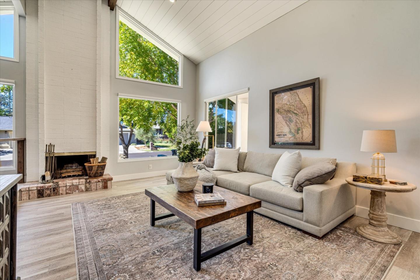 Detail Gallery Image 14 of 71 For 1026 Round Hill Cir, Napa,  CA 94558 - 4 Beds | 2 Baths