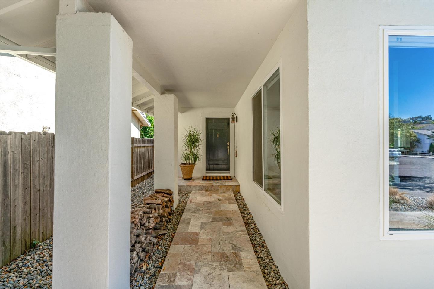 Detail Gallery Image 5 of 71 For 1026 Round Hill Cir, Napa,  CA 94558 - 4 Beds | 2 Baths