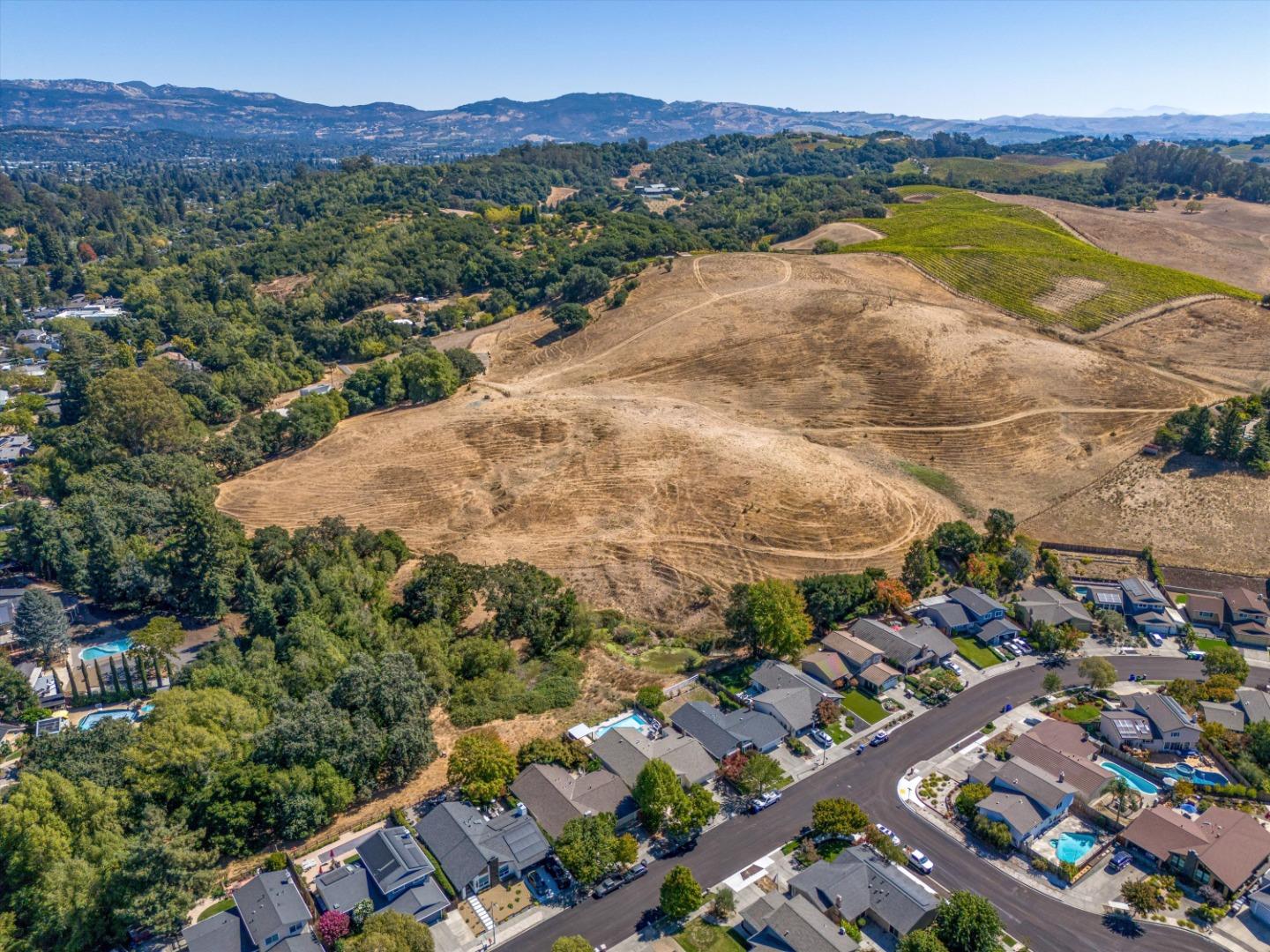 Detail Gallery Image 66 of 71 For 1026 Round Hill Cir, Napa,  CA 94558 - 4 Beds | 2 Baths